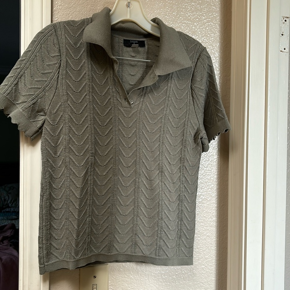 Tahari polo sweater size large green cropped